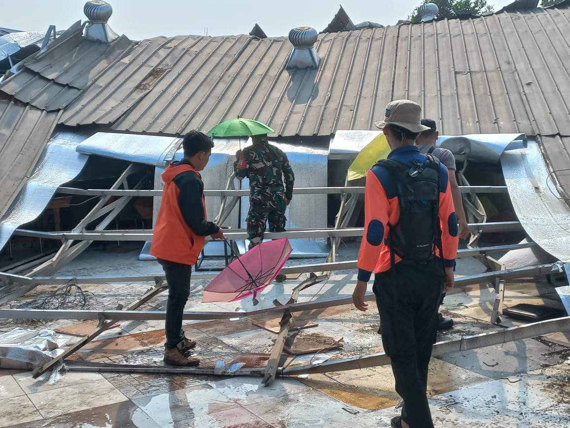 Banjir Bandang Terjang Bandung Rumah Rusak Dan Enam Warga Luka