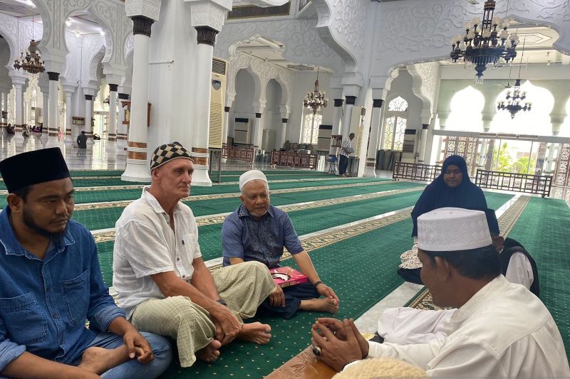 Turis masuk islam