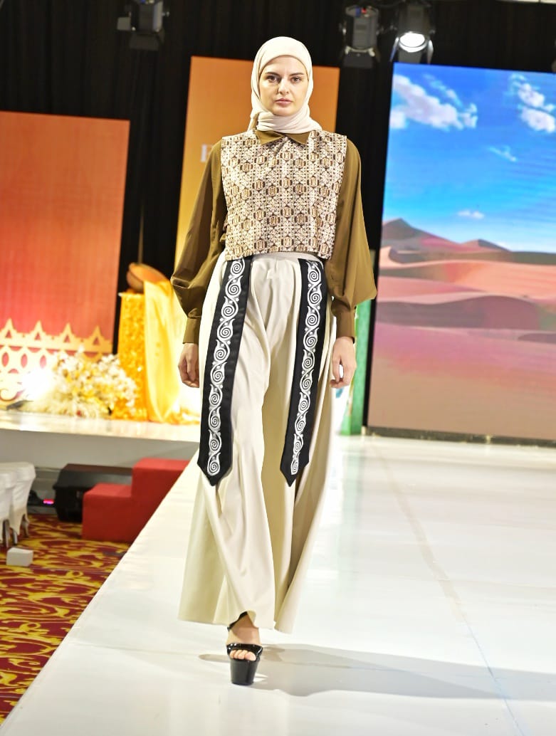 Festival Fashion Show Pekan Kebudayaan Aceh (PKA) ke-8, di Amel Convention Hall, Banda Aceh. (Foto: Distori/Zahlul Akbar)