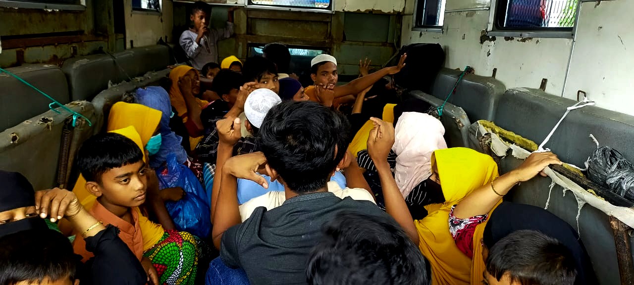 Para imigran Rohingya di Aceh Timur direlokasi ke Lhokseumawe. (Foto: Distori/Dok. Polres Aceh Timur)