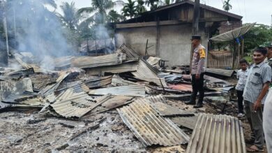 Empat ruko terbakar di Desa Gunci, Kecamatan Sawang, Aceh Utara. (Foto: Dok. Polisi)