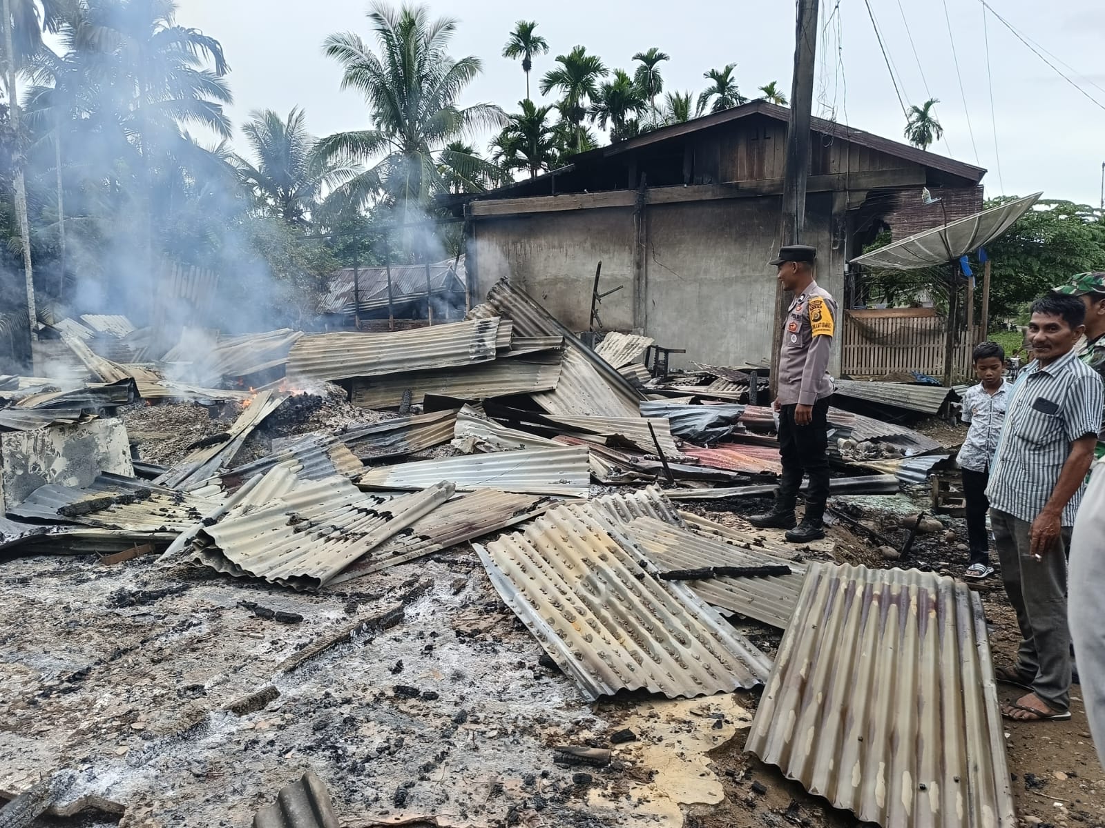 Empat ruko terbakar di Desa Gunci, Kecamatan Sawang, Aceh Utara. (Foto: Dok. Polisi)