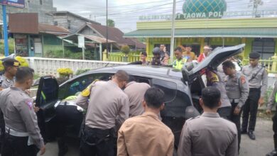 Polisi temukan paket sabu saat razia rutin Operasi Mantap Brata (OMB) Seulawah 2023-2024 di depan Polsek Kuala Simpang, Kabupaten Aceh Tamiang, Rabu, (29/11/2023). (Foto: Dok. Polda Aceh)