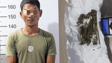 Nelayan di Lhokseumawe ditangkap polisi akibat membawa paket ganja. (Foto: Dok. Polisi)