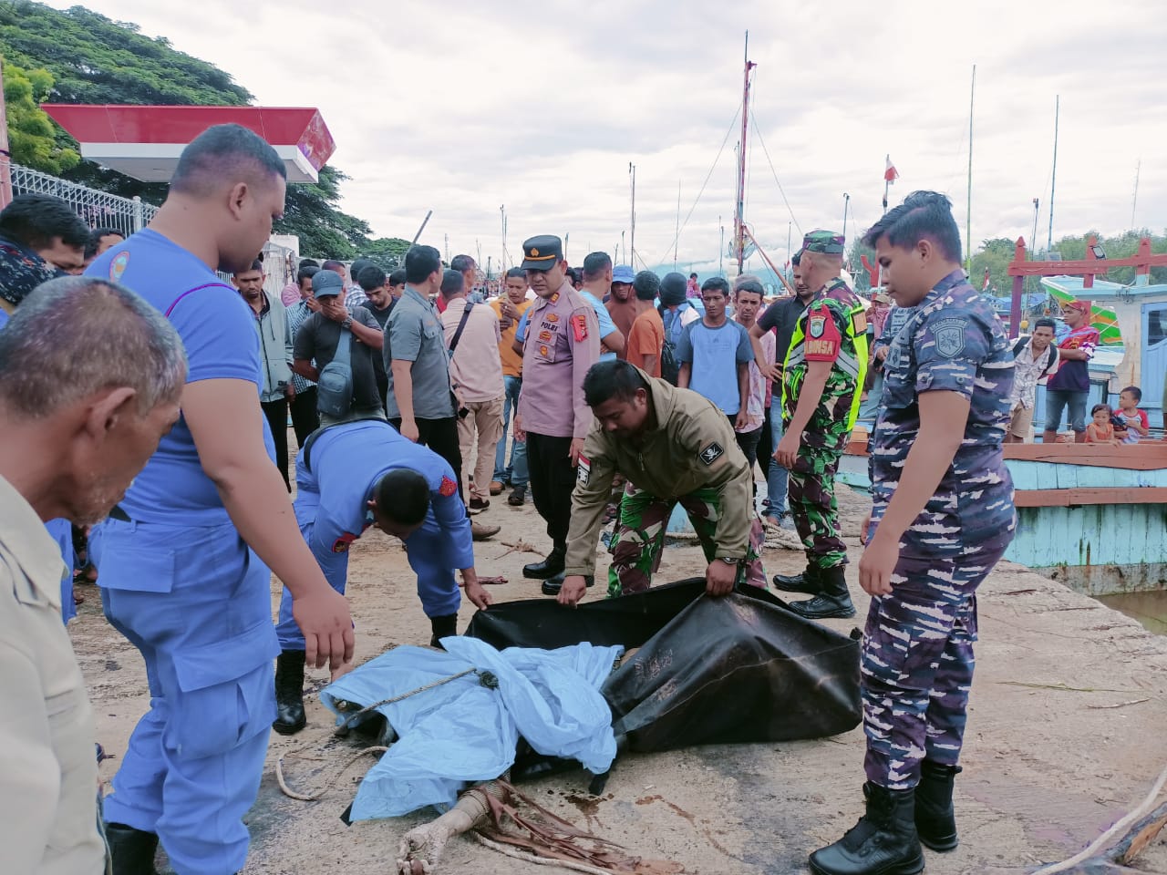 Penemuan mayat di dermaga boat Lampulo, Kecamatan Kuta Alam, Kota Banda Aceh, Kamis, (30/11/2023). (Foto: Dok. Polisi)