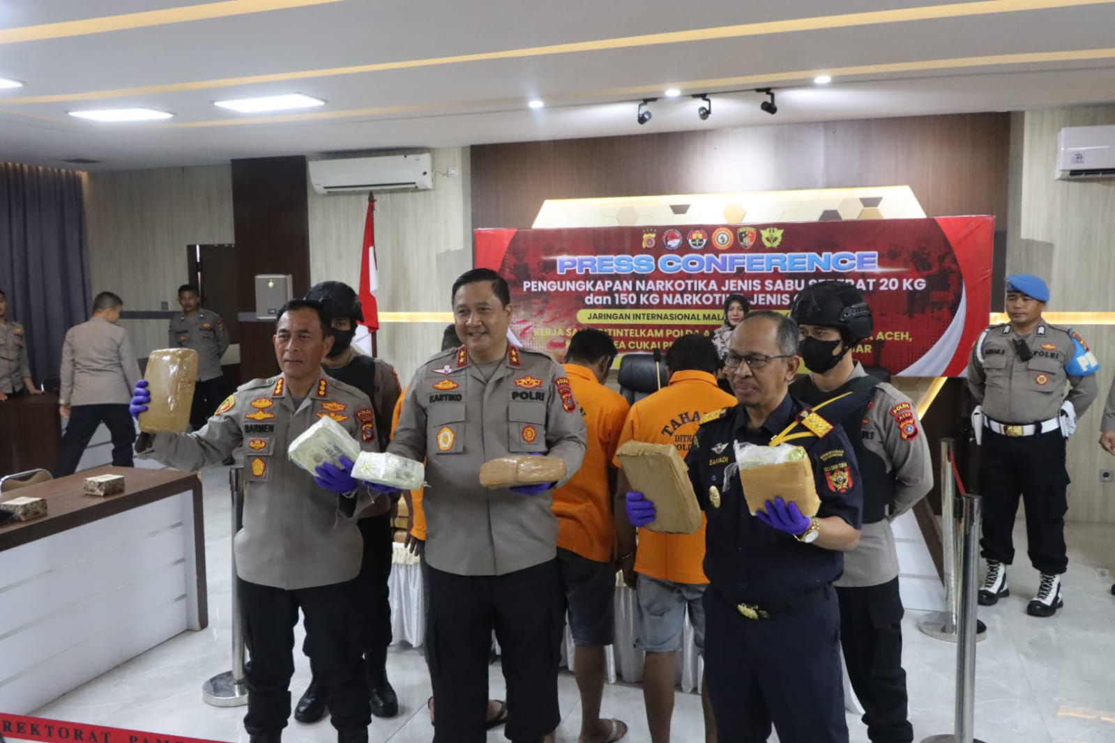 Kapolda Aceh, Irjen Achmad Kartiko, dalam konferensi pers di Polda Aceh, Kamis, (30/11/2023). (Foto: Dok. Polda Aceh)