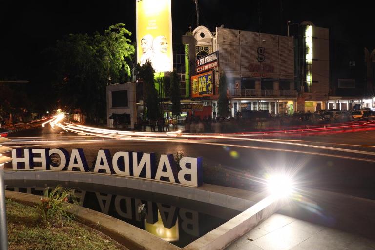 Ilustrasi tahun baru -- Banda Aceh lengang pada malam pergantian tahun. (Foto: Distori/Fahzian Aldevan)