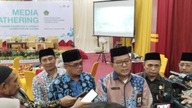 Kepala Kantor Wilayah Kementerian Agama (Kakanwil Kemenag) Provinsi Aceh Drs H Azhari dalam acara media gathering di Hotel Amel Conventions, Blang Oi, Meuraxa, Banda Aceh. (7/12/2023). (Foto: Dok. Kemenag Aceh)