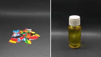 Dokumentasi pribadi Tim PkM UPER dalam menciptakan bahan bakar yang berasal dari sampah kemasan mie instan. (Foto: Dok. Universitas Pertamina)