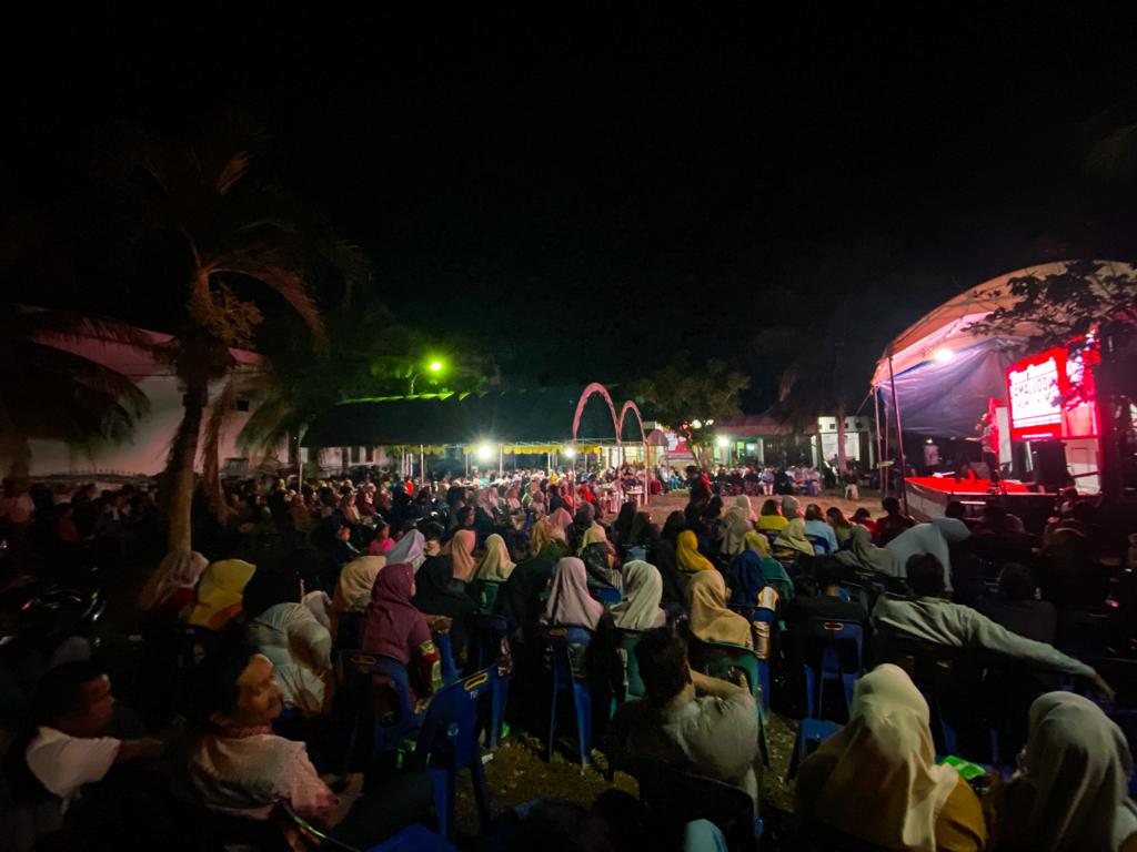 Seribuan warga di Kabupaten Aceh Besar menghadiri kampanye Caleg DPR-RI nomor urut 2 dari PDIP, Jamaluddin Idham, Selasa, (5/12/2023). (Foto: Distori/Fahzian Aldevan)