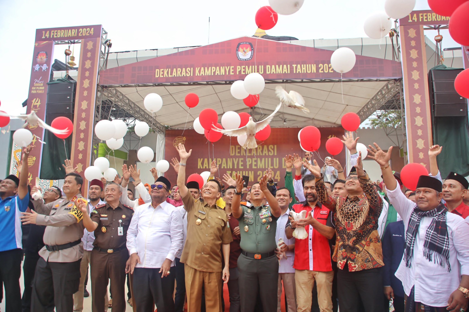 Pj Gubernur Aceh, Achmad Marzuki pada Deklarasi Kampanye Pemilu Damai Tahun 2024 di Taman Ratu Safiatuddin, Banda Aceh, Selasa, (5/12/2023). (Foto: Dok. Adpim Pemprov Aceh)