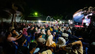 Seribuan warga di Kabupaten Aceh Besar menghadiri kampanye Caleg DPR-RI nomor urut 2 dari PDIP, Jamaluddin Idham, Selasa, (5/12/2023). (Foto: Distori/Fahzian Aldevan)