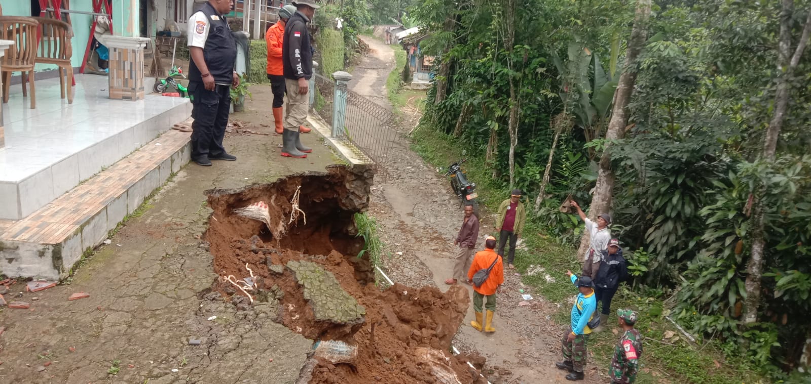 Sejumlah rumah warga terdampak gempa. (Foto: Dok. BNPB)