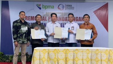 Penandatanganan kerja sama jual beli gas antara Subholding Gas PT Pertamina Persero, PT PGN Tbk bersama PT Pertagas Niaga (PTGN) dan PT Pema Global Energi (PGE) untuk PT Pupuk Iskandar Muda, industri di Aceh, serta industri di Sumatera Utara, Kamis (7/12/2023). (Foto: Dok. PGN)