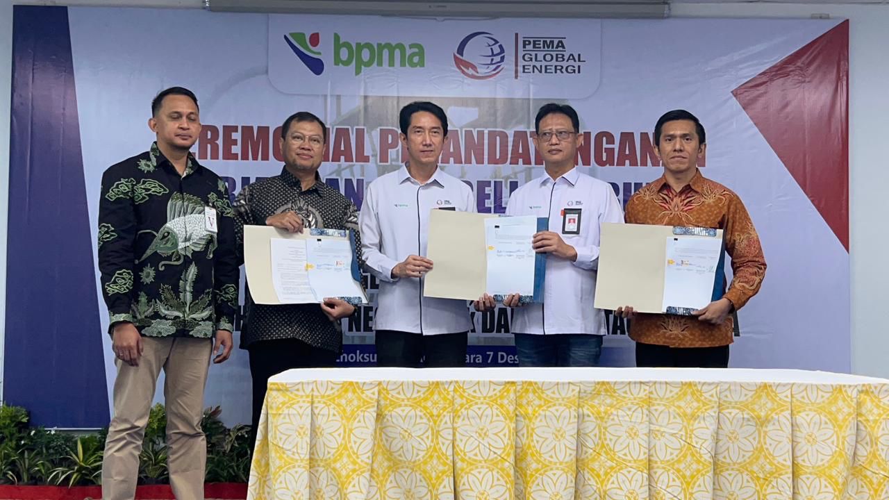 Penandatanganan kerja sama jual beli gas antara Subholding Gas PT Pertamina Persero, PT PGN Tbk bersama PT Pertagas Niaga (PTGN) dan PT Pema Global Energi (PGE) untuk PT Pupuk Iskandar Muda, industri di Aceh, serta industri di Sumatera Utara, Kamis (7/12/2023). (Foto: Dok. PGN)