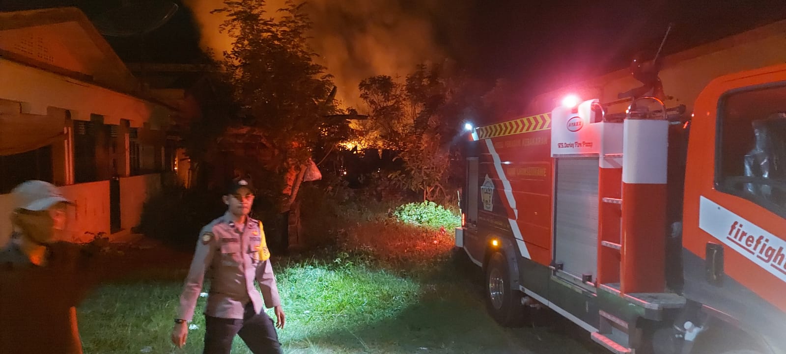 Satu rumah warga terbakar di Desa Mon Geudong, Kecamatan Banda Sakti, Kota Lhokseumawe. (Foto: Dok. Polisi)