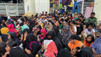 135 pengungsi Rohingya di tempat penampungan sementara di luar Balee Meuseuraya Aceh (BMA), Banda Aceh, Senin, (11/12/2023). (Foto: Distori/Fahzian Aldevan)