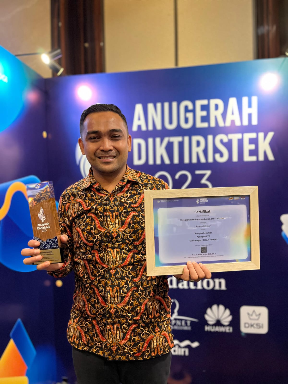 Mimi Asri penerima anugerah Diktiritek sebagai humas terbaik tahun 2023. (Foto: Dok. Pribadi)