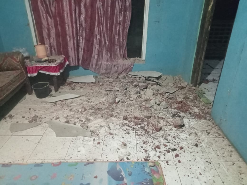 Gempa bumi berkekuatan M 4,5 mengakibatkan dua rumah warga rusak di Kabupaten Tegal, Provinsi Jawa Tengah pada Jumat (15/12/2023) malam. (Foto: Dok BNPB)
