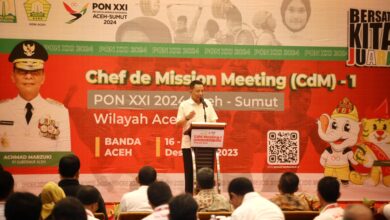 Pj Gubernur Aceh, Achmad Marzuki menyampaikan sambutan pada Chef de Mission Meeting (CdM) -1 PON XXI Aceh-Sumut, Wilayah Aceh di Hotel Hermes Palace, Banda Aceh, Sabtu, (16/12/2023). (Foto: Adpim Pemprov Aceh)