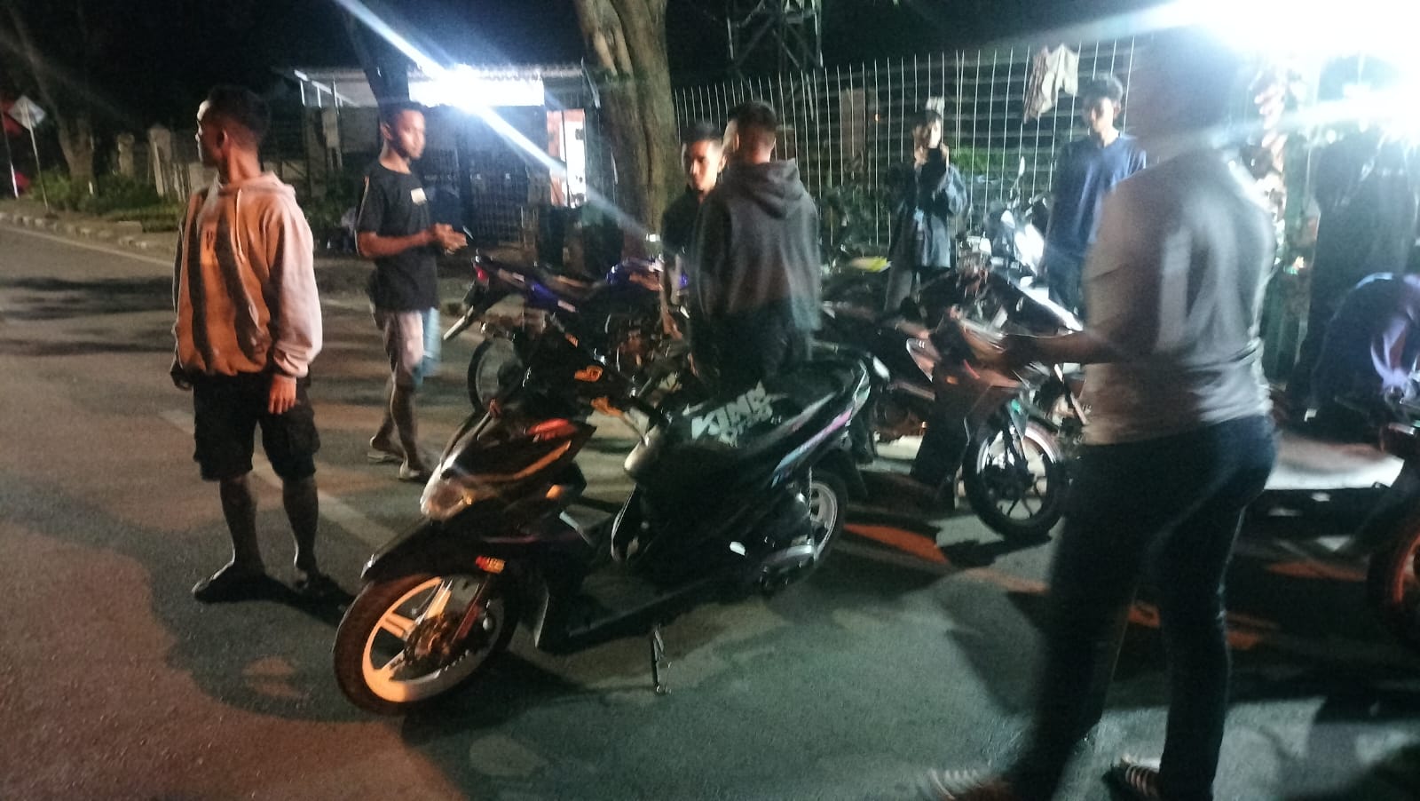 Polisi mengamankan sepeda motor milik dua remaja yang kedapatan balap liar di Banda Aceh. (FOTO: Dok. Polresta Banda Aceh)