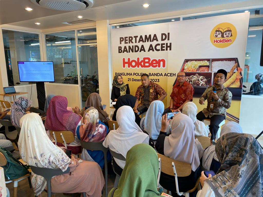 Kuliner siap saji Hokben resmi dibuka di Jalan Panglima Polem, Peunayong, Kuta Alam, Banda Aceh, Kamis (21/12/2023). (Foto: Distori/Fahzian Aldevan)