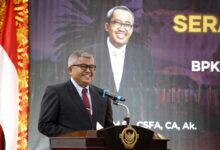 Sekda Aceh, Bustami menyampaikan sambutan pada serah terima jabatan Kepala BPK RI Perwakilan Aceh di Gedung BPK RI Perwakilan Aceh, Kamis, (21/12/2023). (Foto: Adpim Pemprov Aceh)