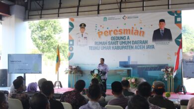 Pj Bupati Aceh Jaya Nurdin saat peresmian Gedung A RSUD Teuku Umar Calang, Kamis, (21/12/2023). (Foto: Distori/Humas Aceh Jaya)