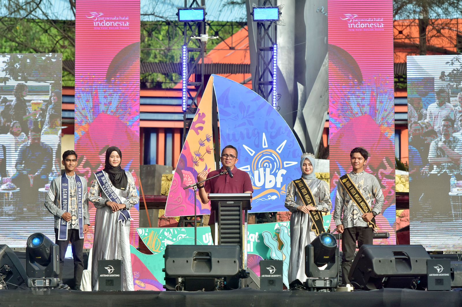 Pj Wali Kota Sabang Reza Fahlevi saat menutup event Ujung Barat Festival 2023 di Kota Sabang, Kamis (21/12/2023). (Foto: Adpim Sabang)