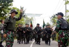 Prajurit Badak Hitam Yonif 113/JS saat mengikuti lomba gerak jalan Peleton Beranting (Tonting). (Foto: Dok. Yonif 113/JS)