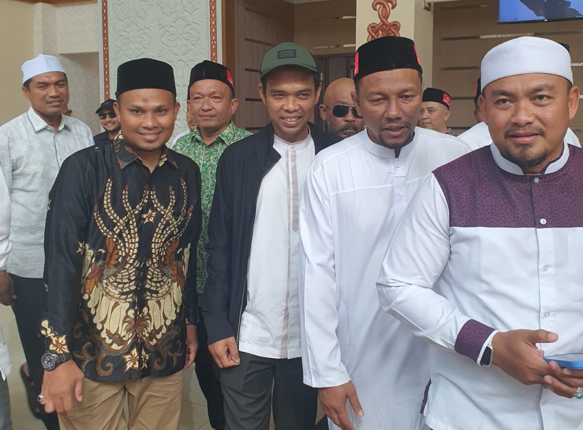 Ustadz Abdul Somad (UAS) tiba di Bandara Sultan Iskandar Muda (SIM) Blang Bintang, Kabupaten Aceh Besar, Sabtu, (23/12/2023). (Foto: Dok. MC Syech Fadhil)
