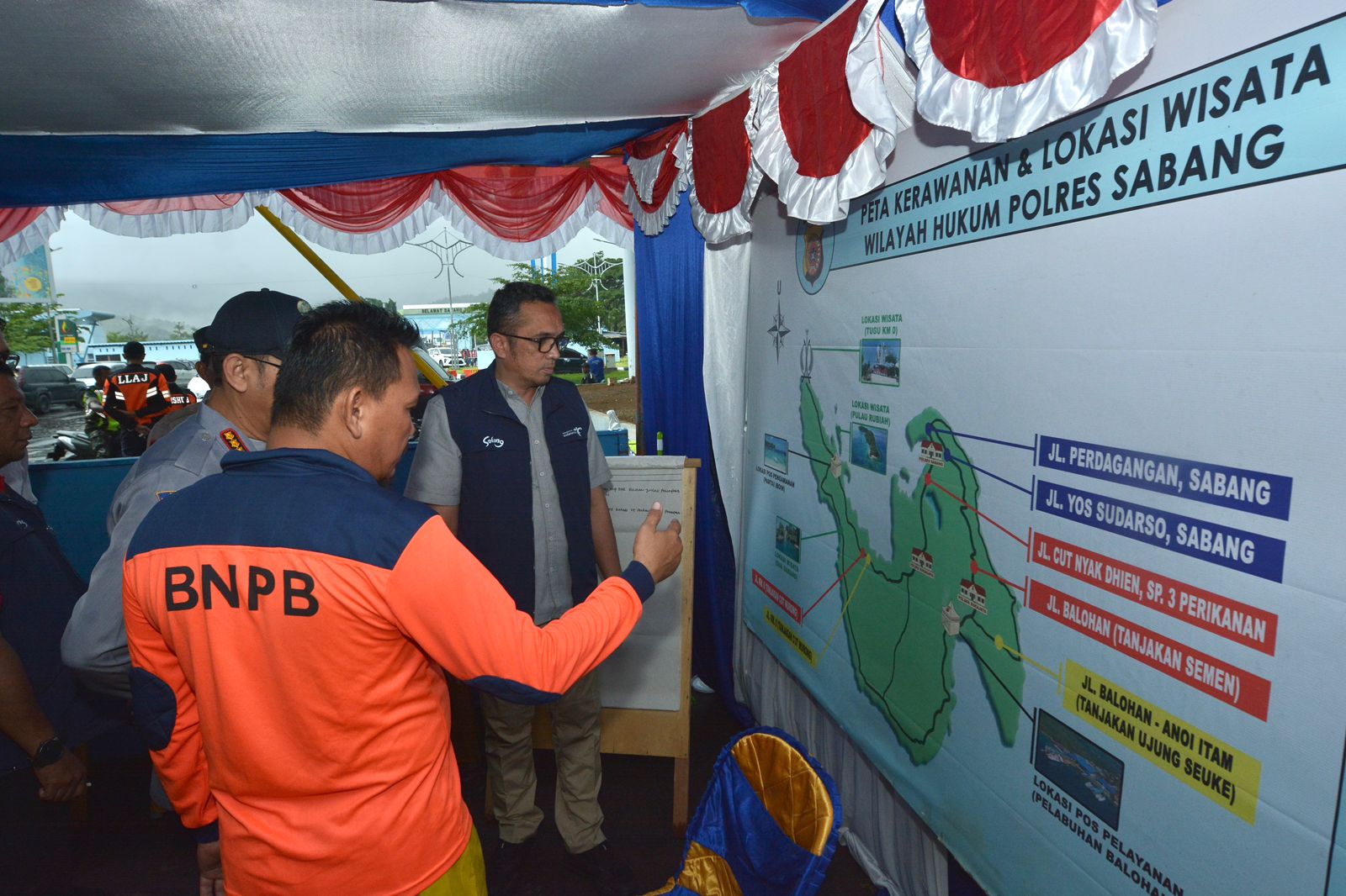 Pj Wali Kota Sabang Reza Fahlevi, melakukan pengecekan langsung ke pos Nataru Kota Sabang. (Foto: Dok. Adpim Sabang)