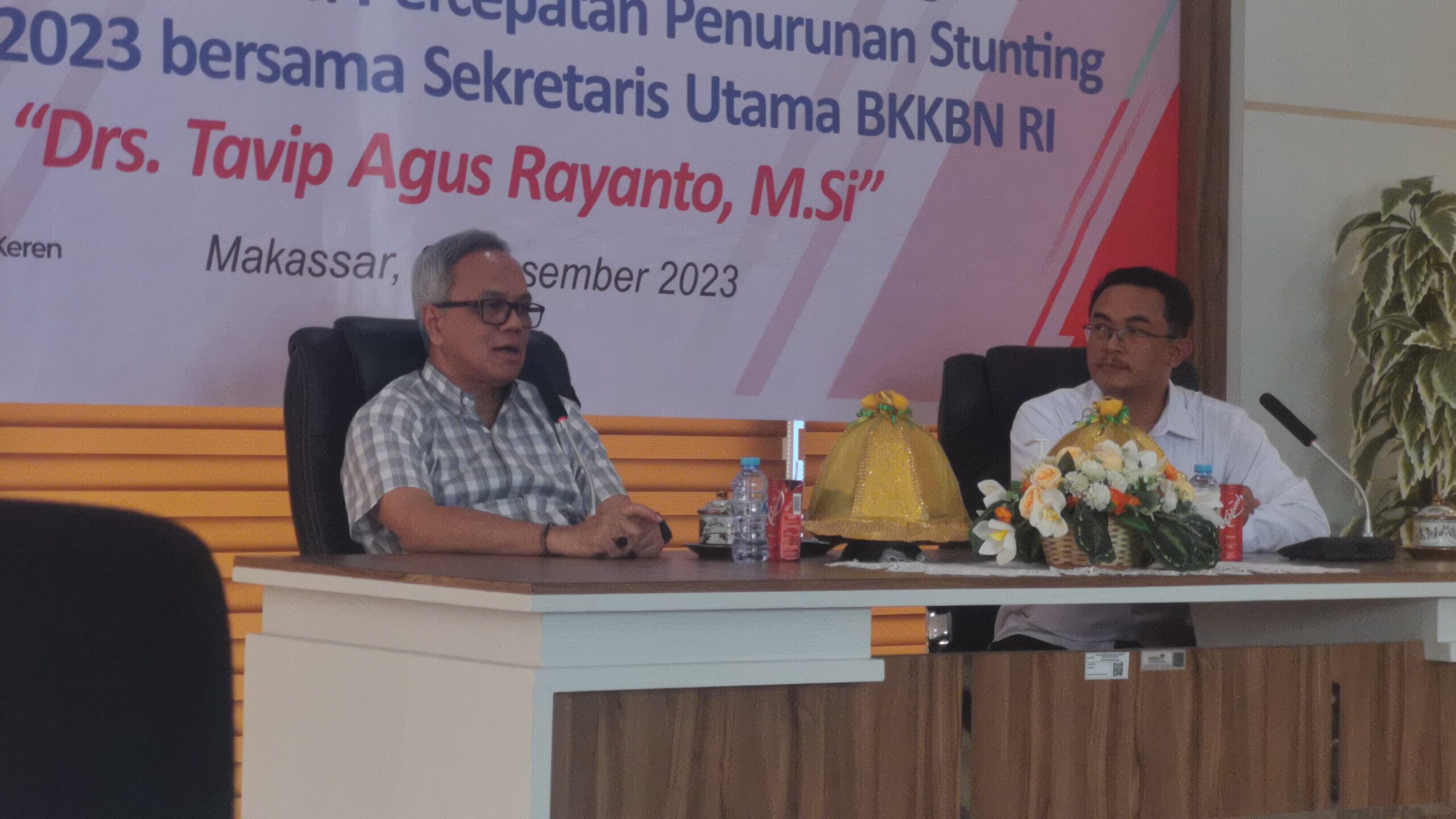 Sekretaris Utama BKKBN Pusat, Tavip Agus Rayanto saat gelar diskusi di Kantor BKKBN Sulsel, Kamis 28 Desember 2023. (Foto: Distori.id)