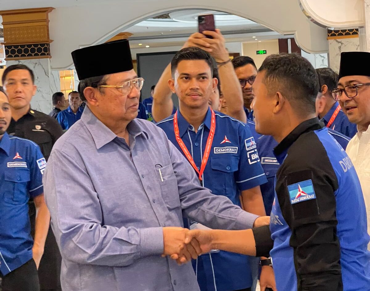 Jonniadi saat bertemu dengan Susilo Bambang Yudhoyono (SBY) di kawasan Banda Aceh beberapa waktu lalu. (Foto: Dok. Pribadi)