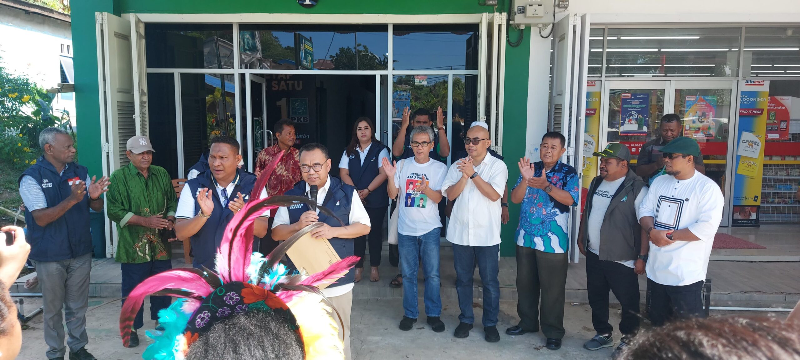 Tim Pemenangan Nasional Anies Baswedan-Muhaimin Iskandar (Timnas AMIN) Sudirman Said di Kantor DPW PKB Provinsi Papua Barat Daya, Kamis (28/12/2023). (Foto: Distori/Timnas AMIN)