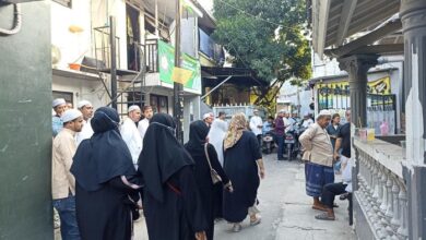 Pelayat berdatangan ke rumah Habib Rizieq. (Foto: Tiara Aliya/detikcom)