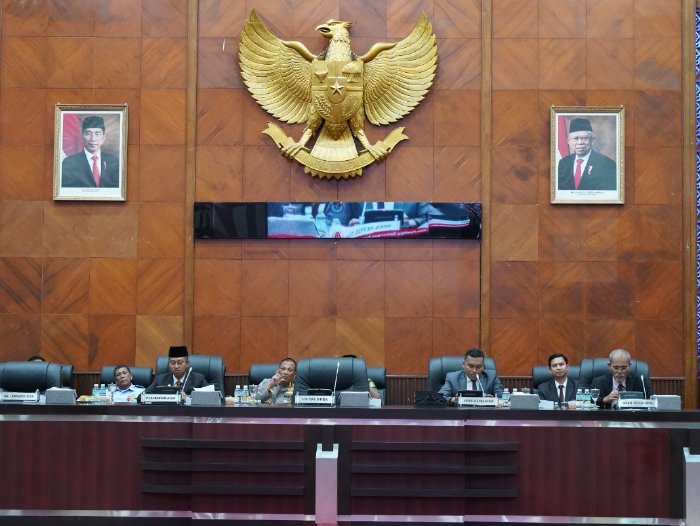 Rapat paripurna rancangan qanun Aceh tentang pajak dan retribusi Aceh, di gedung utama Kantor DPRA, Banda Aceh, Kamis, (7/12/2023). (Foto: Dok. DPRA Aceh)