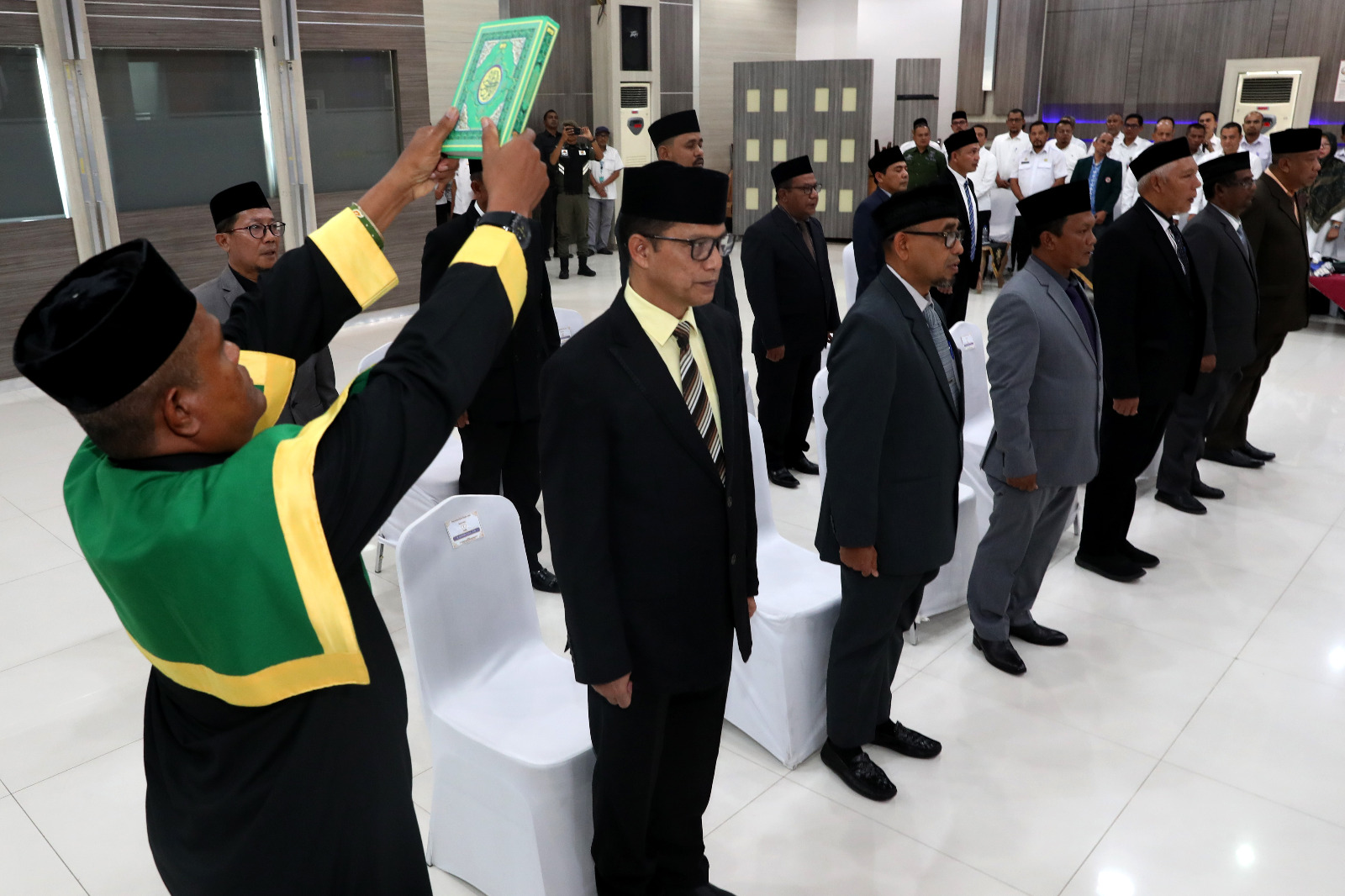 Penjabat (Pj) Wali Kota Banda Aceh Amiruddin melantik 12 pejabat eselon II, pada Rabu (31/1/2023). (Foto: Distori/Dok. Pemko Banda Aceh)