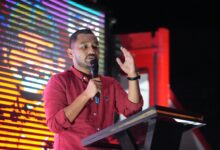 Calon anggota lagislatif DPR RI Jamaluddin Idham saat temu ramah bersama masyarakat Tripa Makmur, Nagan Raya. (Foto: DISTORI/Dok. MC JI)