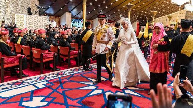 Foto: Pernikahan Pangeran Mateen dan Anisha Rosnah. (MOHD RASFAN / AFP)