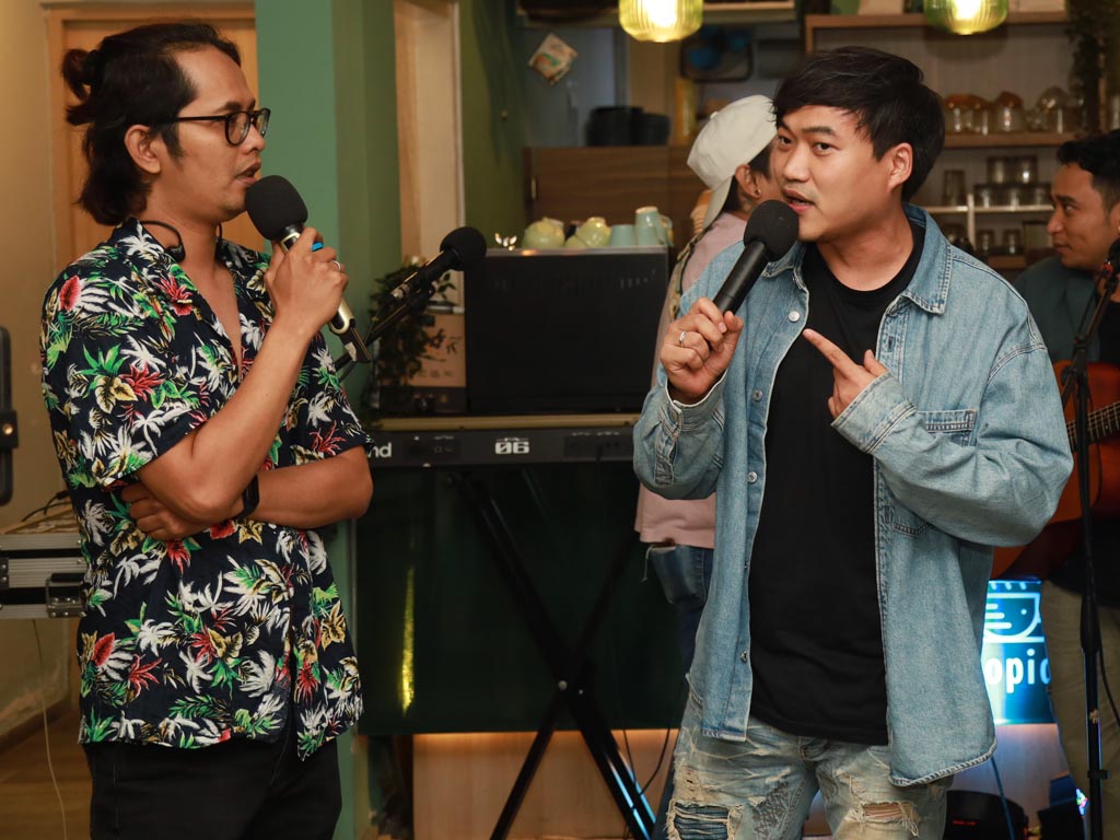 Eno Suratno Wongsodimedjo dan Albert Tanabe di program musik Main-Main di Cipete. (Foto: I Wayan Bagiartana)