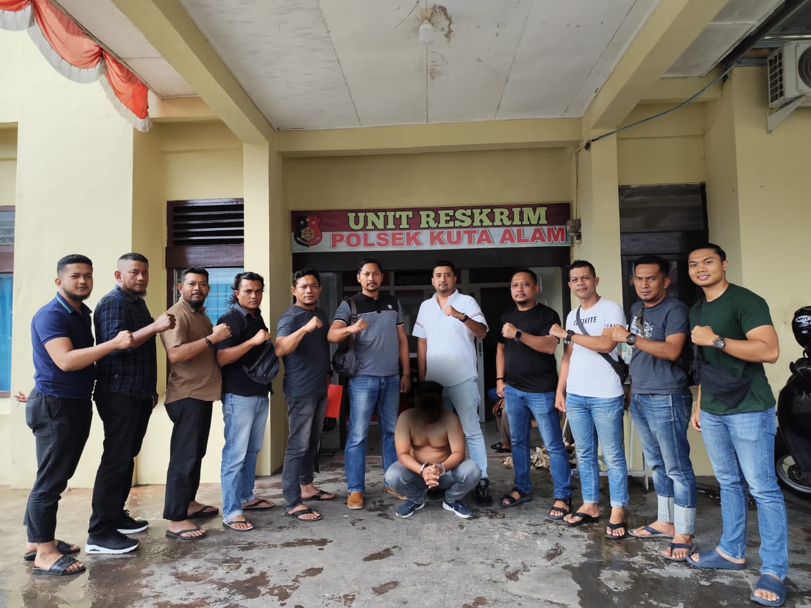 RA, 27 tahun, saat ditangkap polisi. (Foto: DISTORI/Dok. Polresta Banda Aceh)