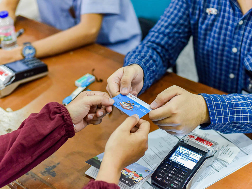 Ilustrasi distribusi kartu KJP di Bank DKI. (Foto: Istimewa)