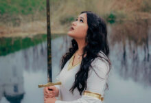 Penyanyi dan penulis lagu trilingual asal Jakarta, Kamila Batavia. (Foto: Istimewa)