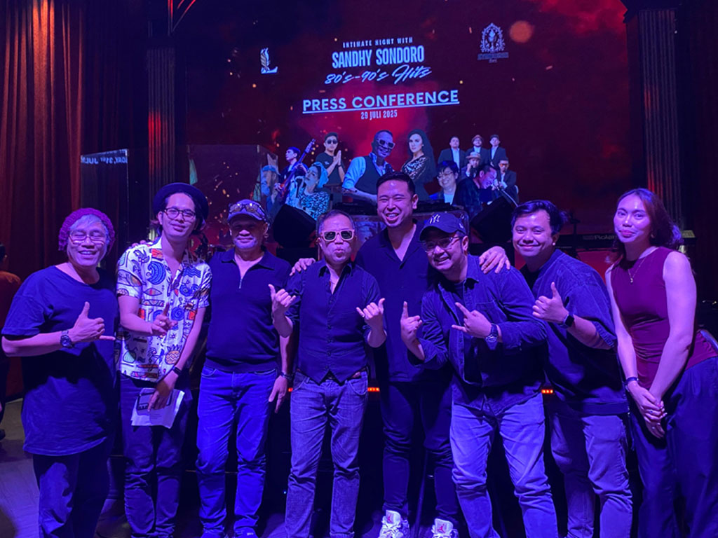 Suasana konferensi pers "Intimate Night with Sandhy Sondoro: Tribute to 80's & 90's Hits" di LUFRE Bar & Lounge.