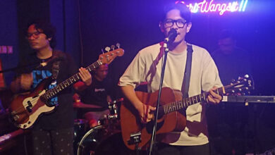 Penyanyi solo asal Jambi, Santo Nash saat tampil di Boleh Gig. (Foto: Istimewa)