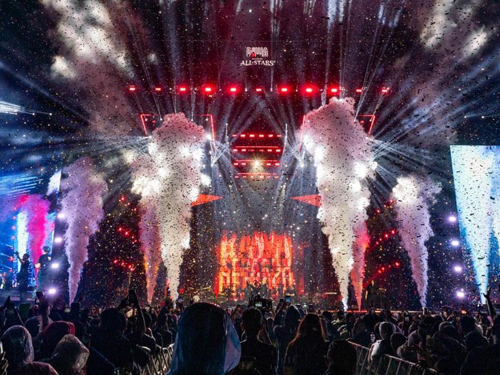 Suasana konser Dewa 19 Featuring All Stars 2.0 di Stadion Utama Gelora Bung Karno. (Foto: Istimewa)