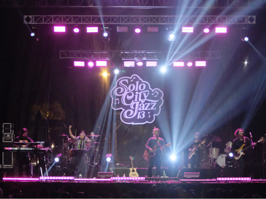 Grup band Efek Rumah Kaca saat tampil di Solo City Jazz. (Foto: Istimewa)