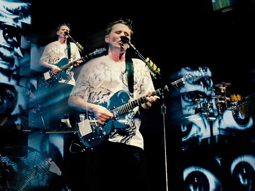 Aksi Matt Bellamy saat konser Muse di Jakarta. (Foto: Instagram/muse)