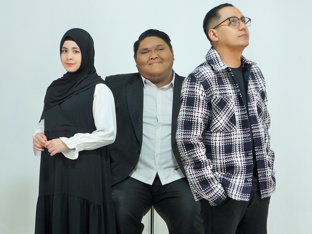 Duo Risty Tagor dan Ang Sharly, Risty Ang berpose dengan Giant Jay. (Foto: Istimewa)